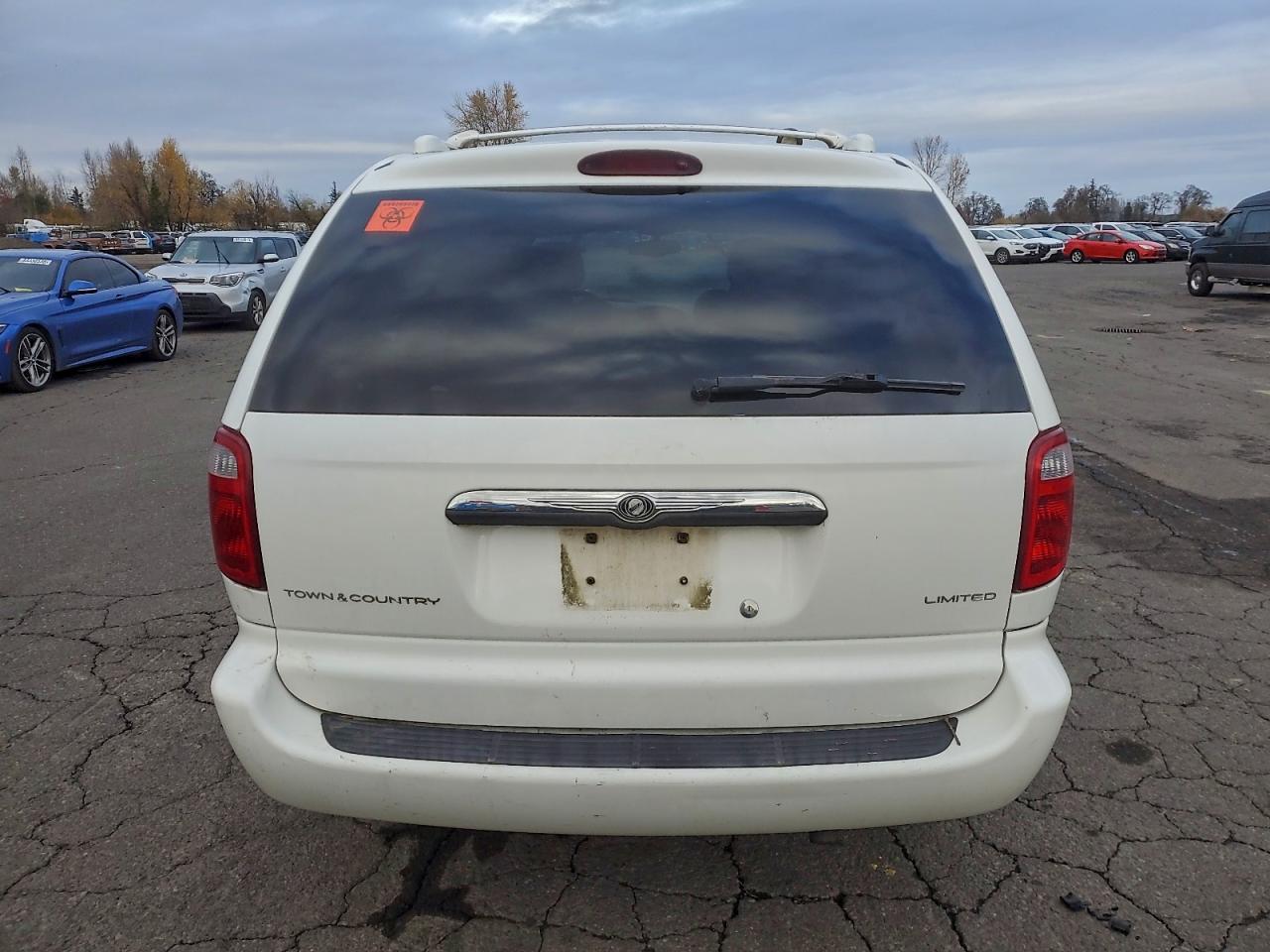 Chrysler Minivan Limited Image 7