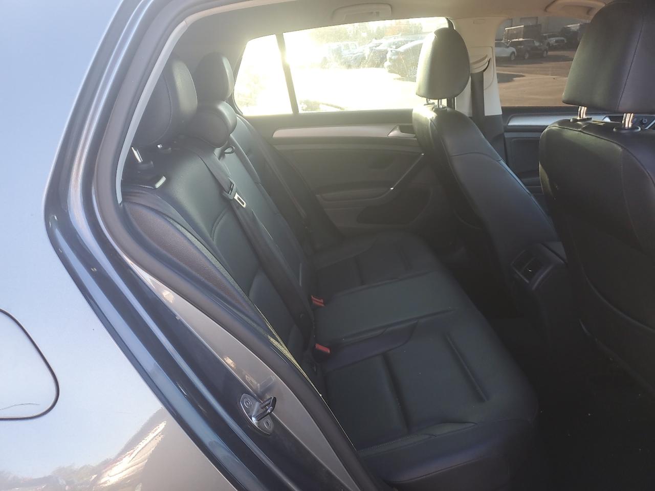 Volkswagen Golf Image 10