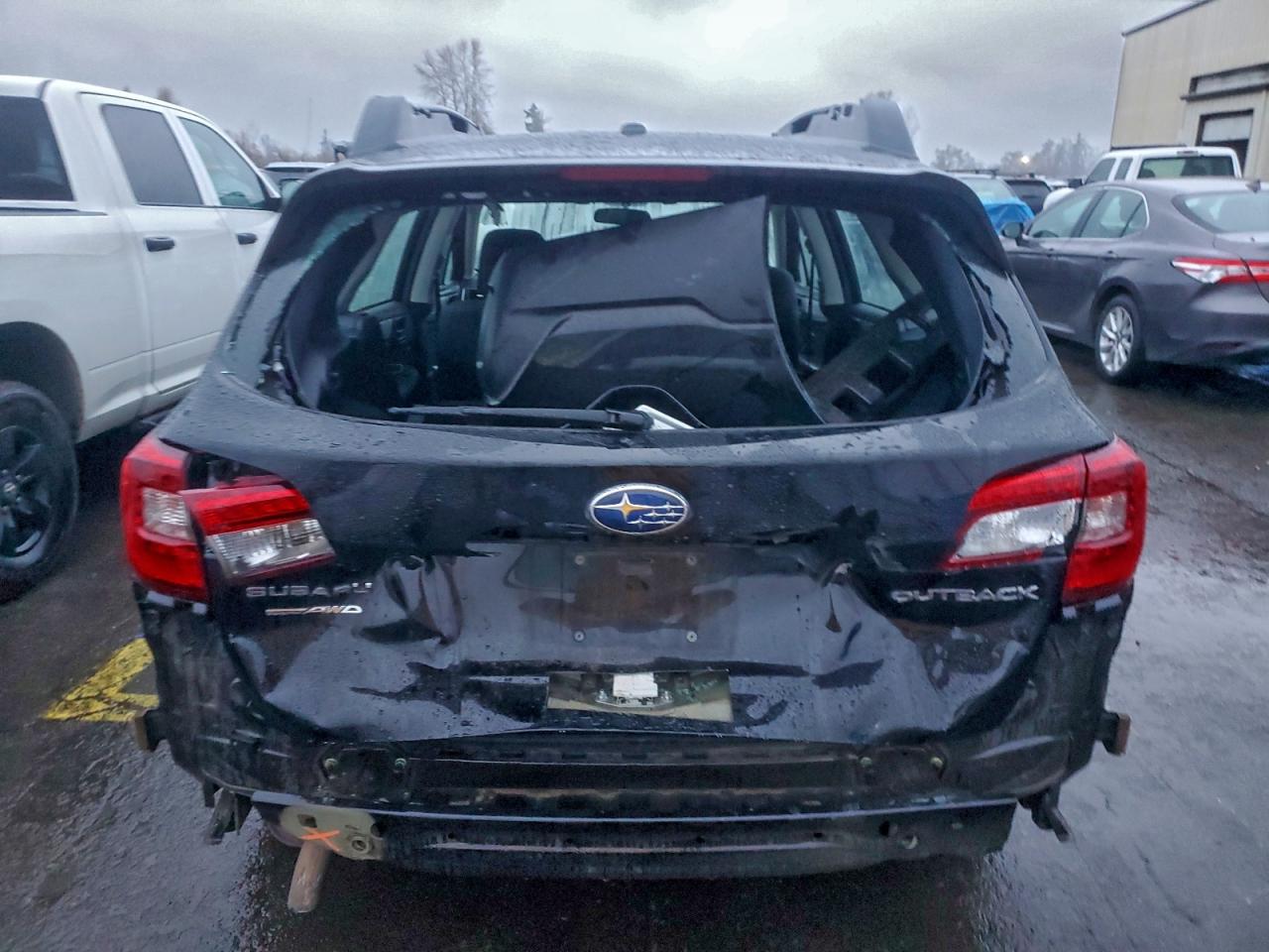 Subaru Outback 2.5i Image 10