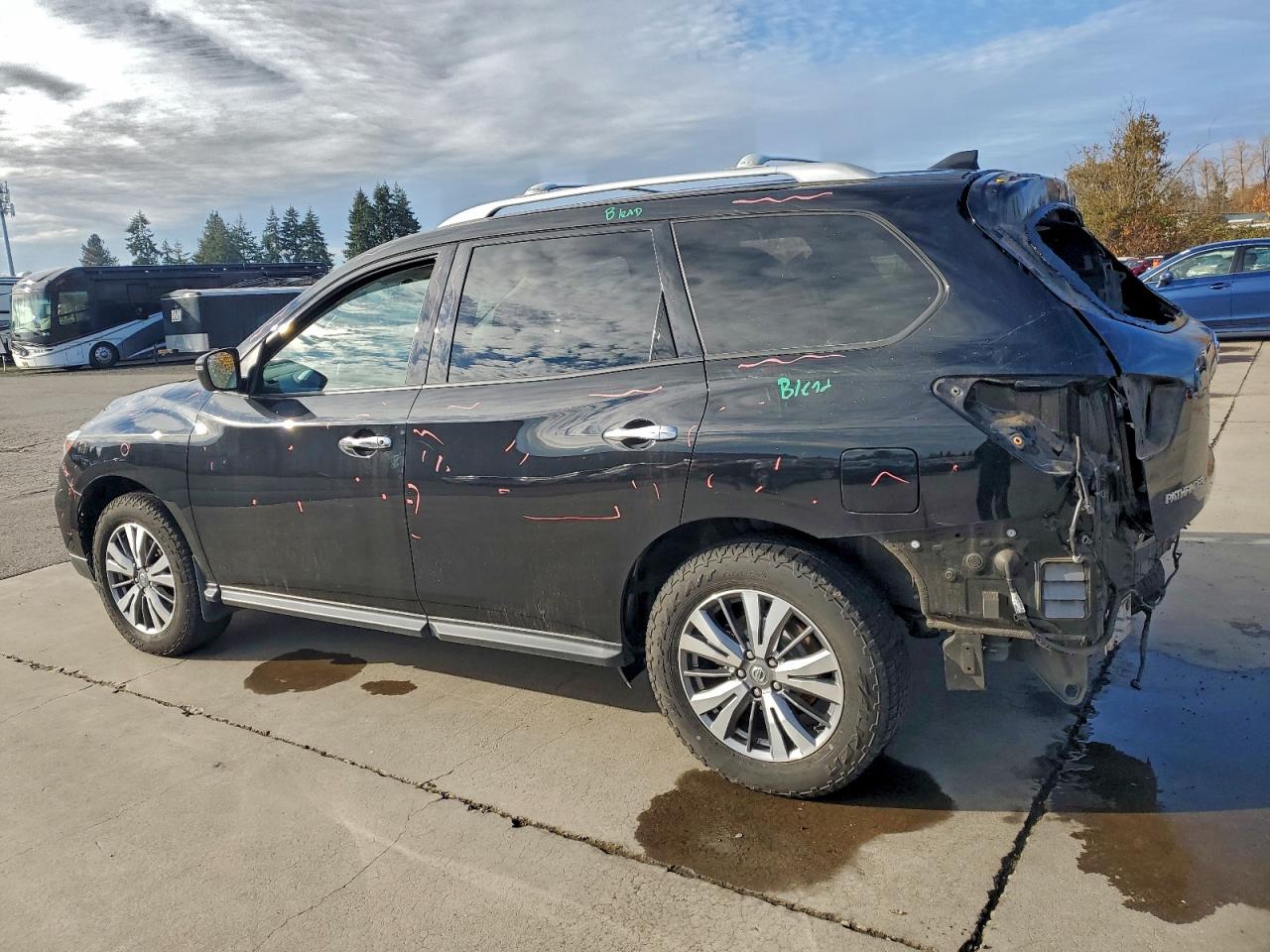 Nissan Pathfinder S Image 4