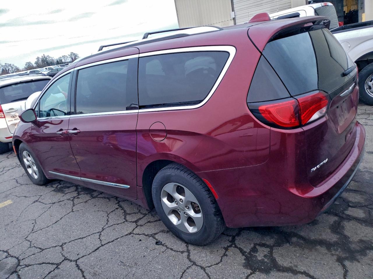 Chrysler Pacifica Touring L Plus Image 11