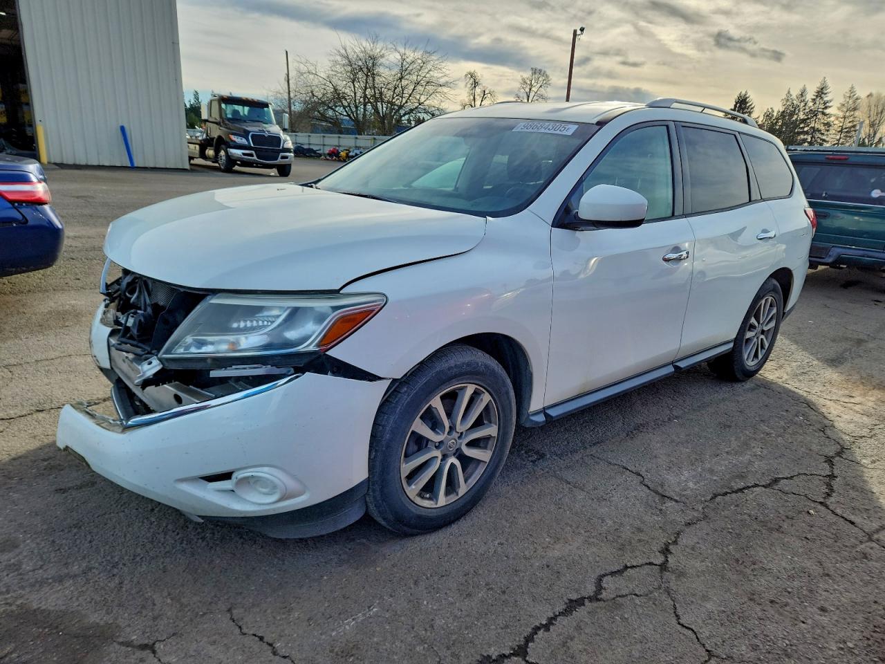 Nissan Pathfinder S Image 1