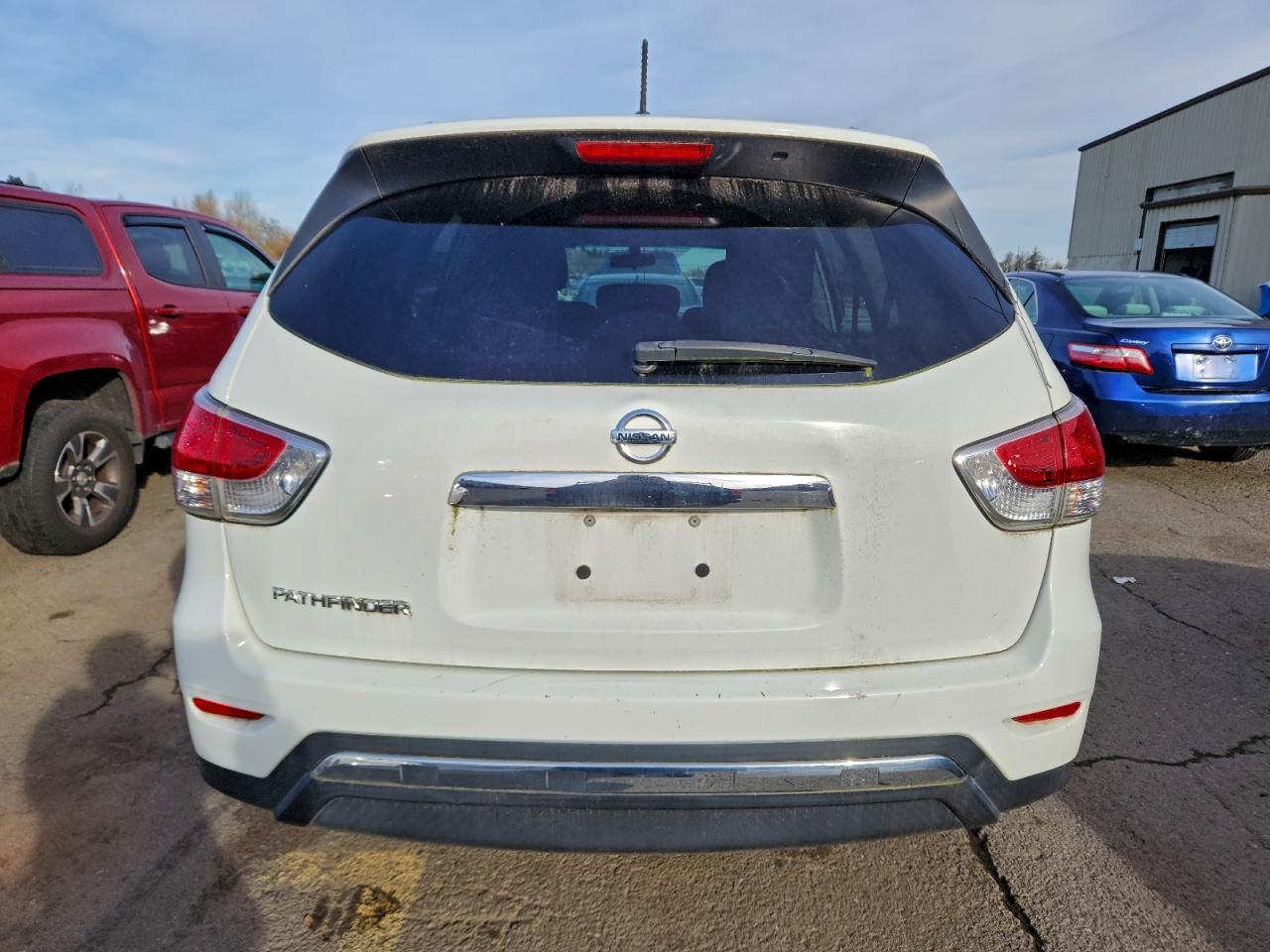 Nissan Pathfinder S Image 5