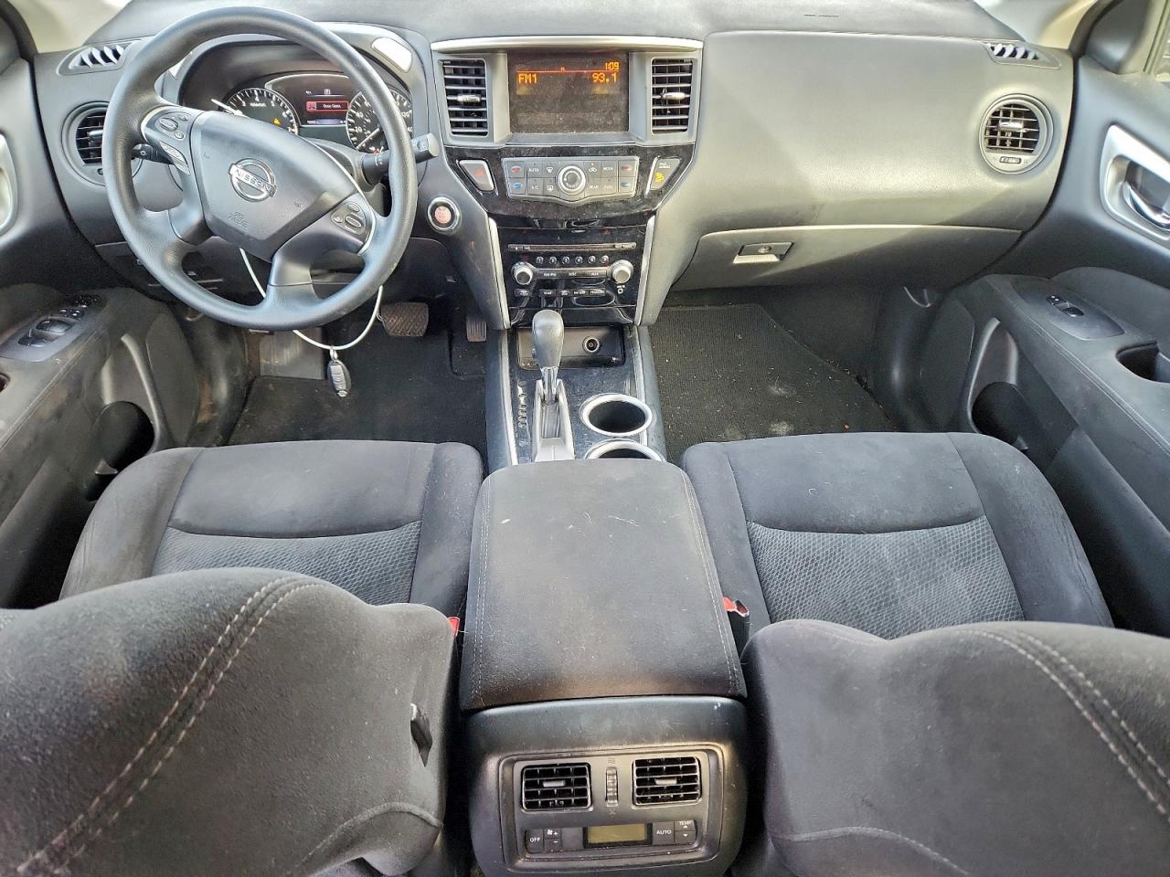 Nissan Pathfinder S Image 11