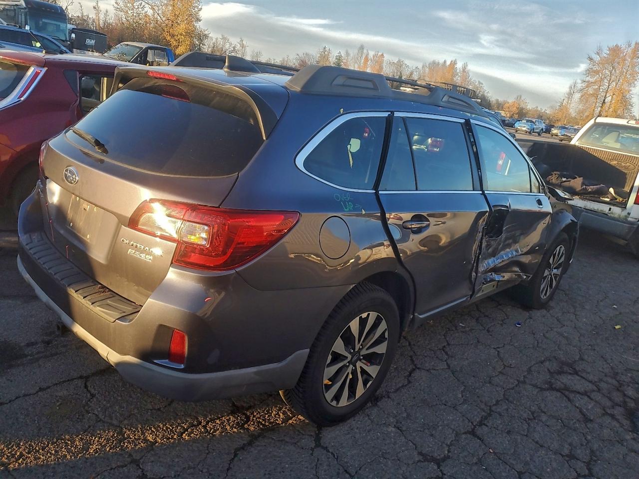 Subaru Outback 2.5i Limited Image 2