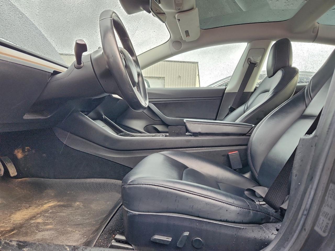 Tesla Model 3 Image 4