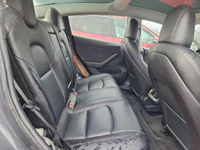 Tesla Model 3 Image 8