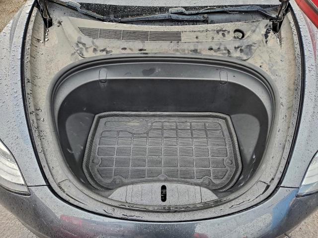 Tesla Model 3 Image 6