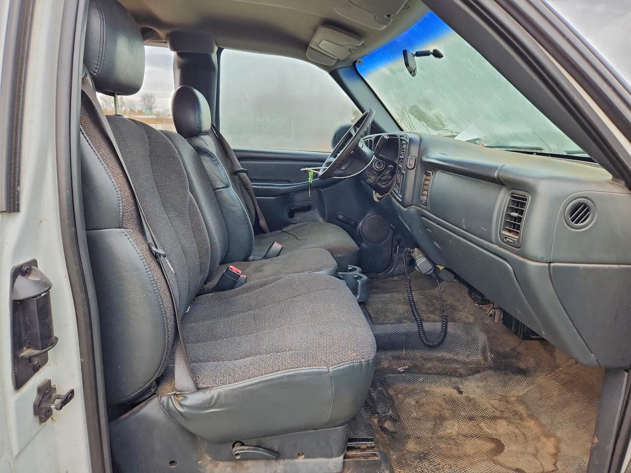 Chevrolet Silverado C2500 Heavy Duty Image 9