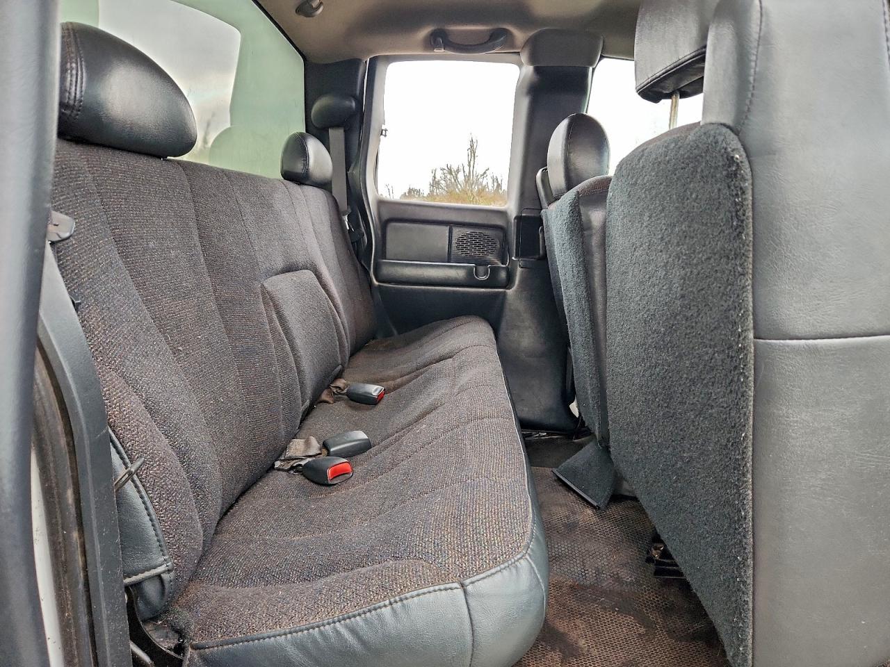 Chevrolet Silverado C2500 Heavy Duty Image 11